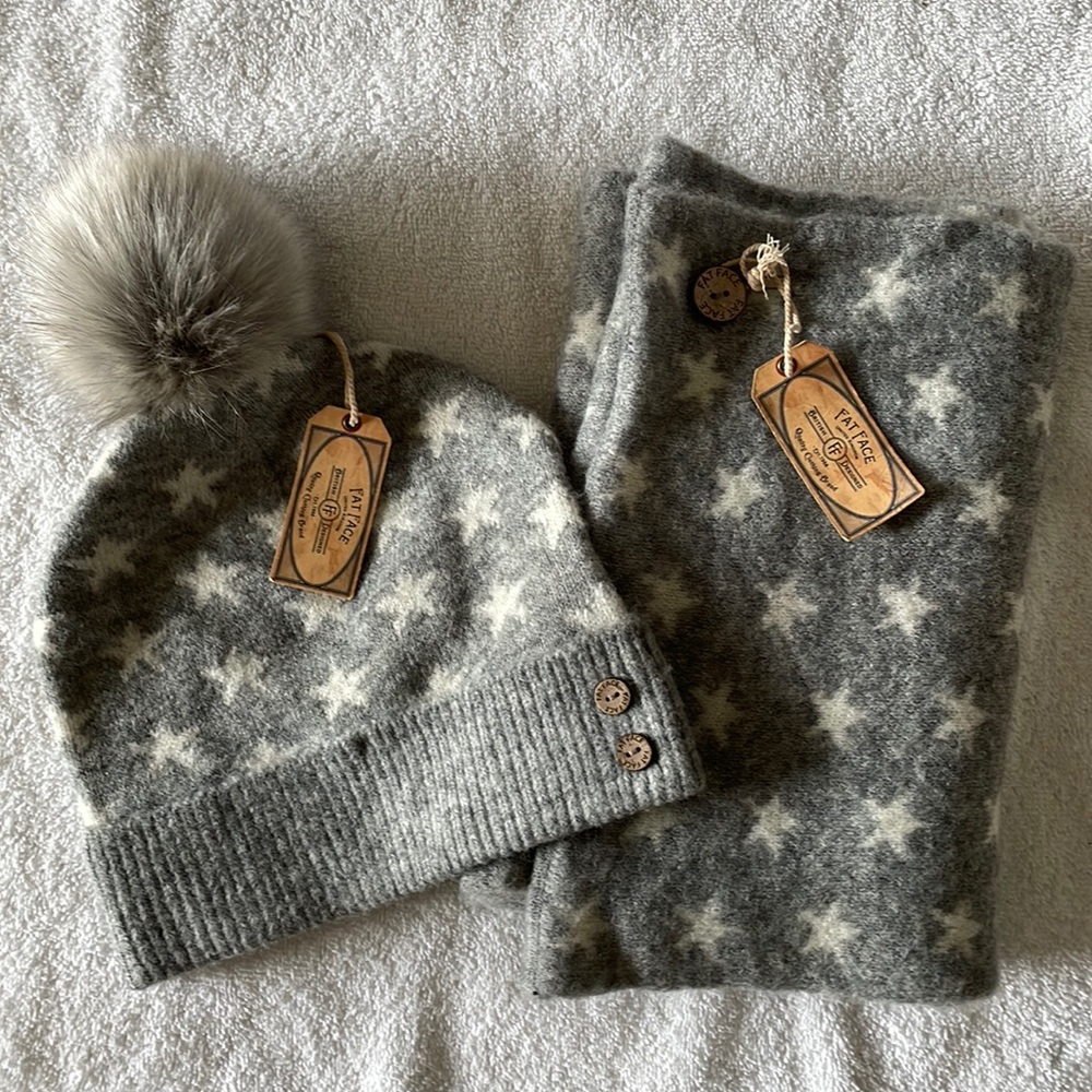 NWT Fat face star winter hat & reversible snood